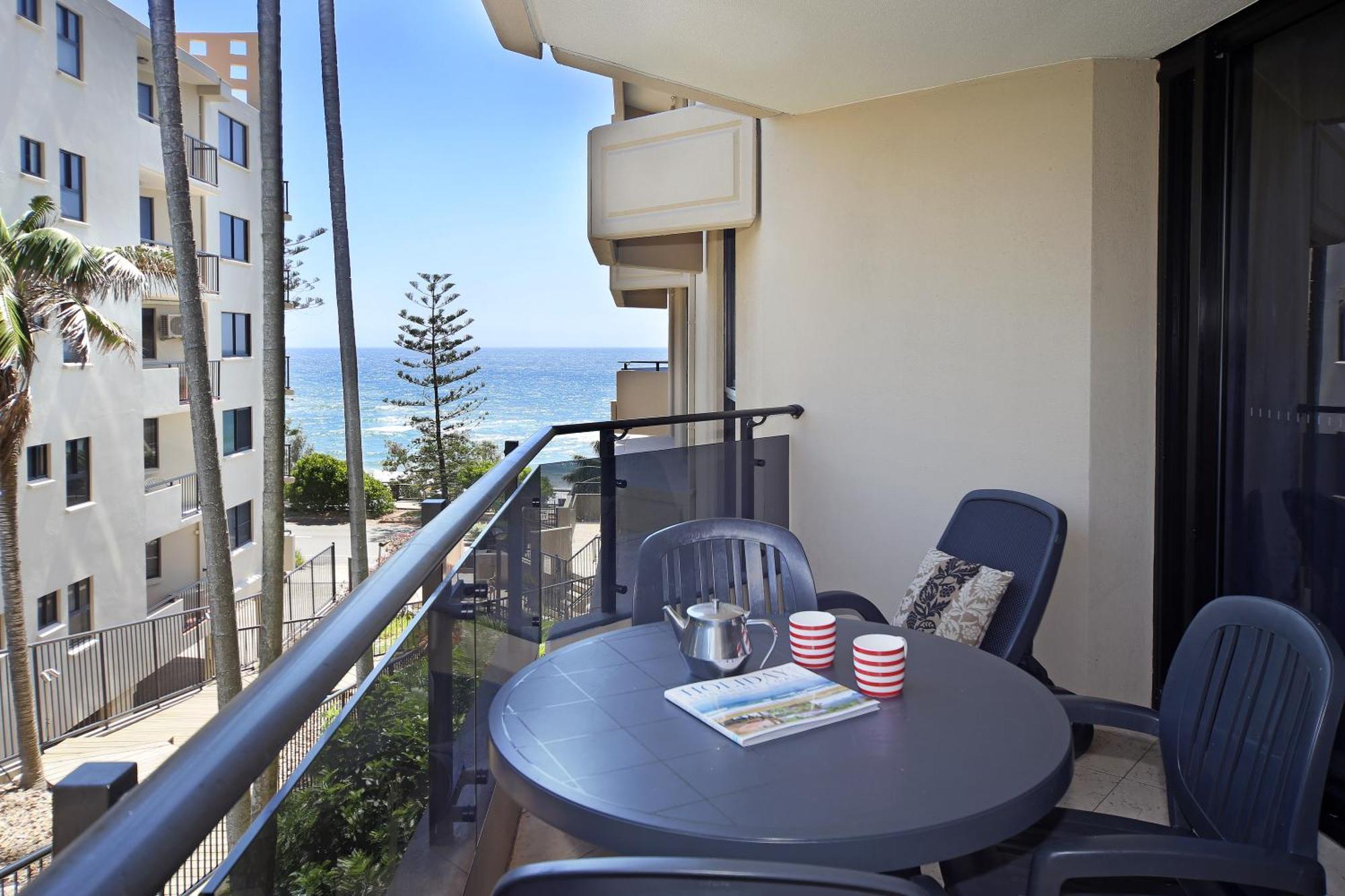 Clubb Coolum Beach Resort Sunshine Coast Esterno foto