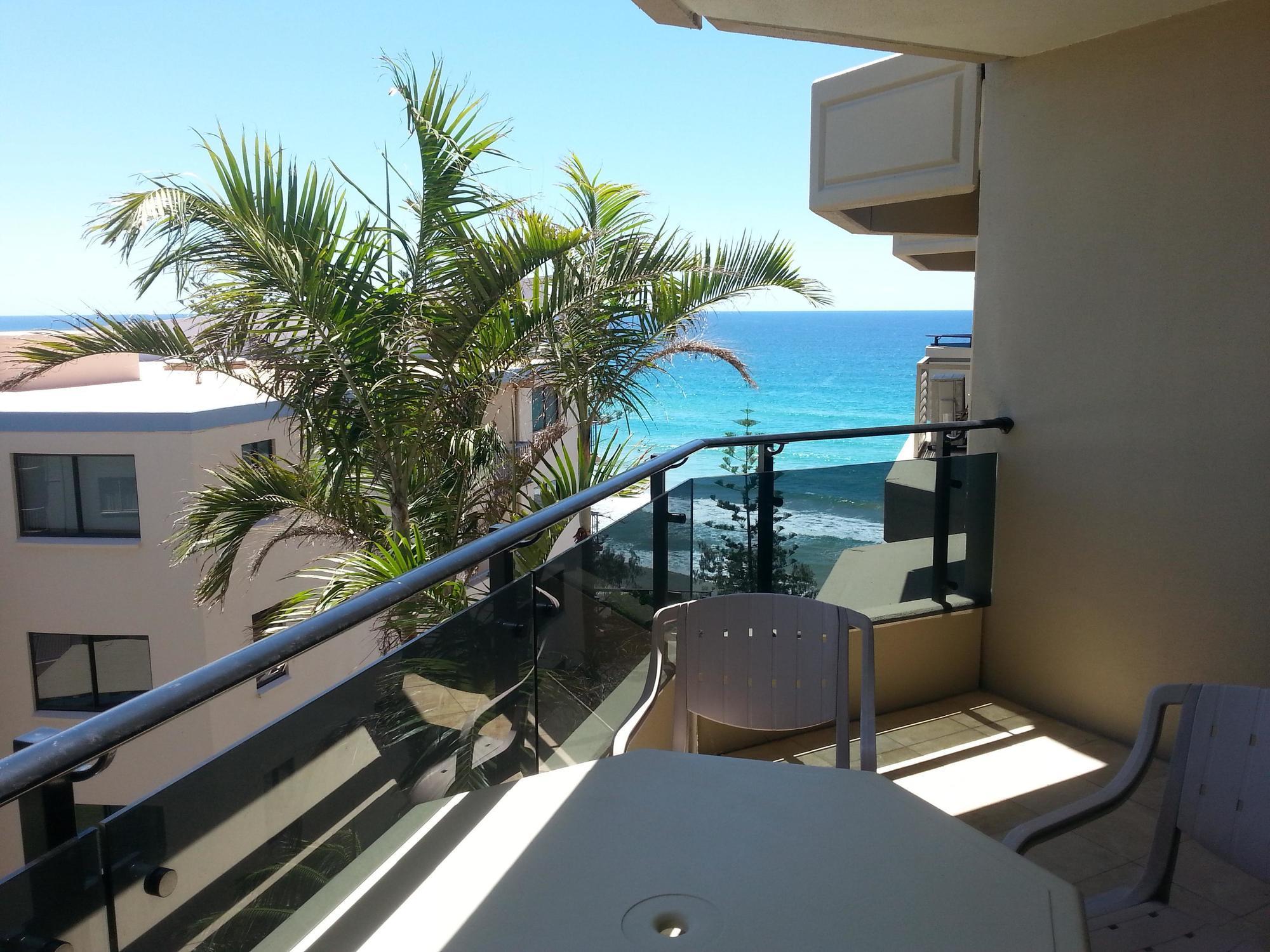 Clubb Coolum Beach Resort Sunshine Coast Esterno foto