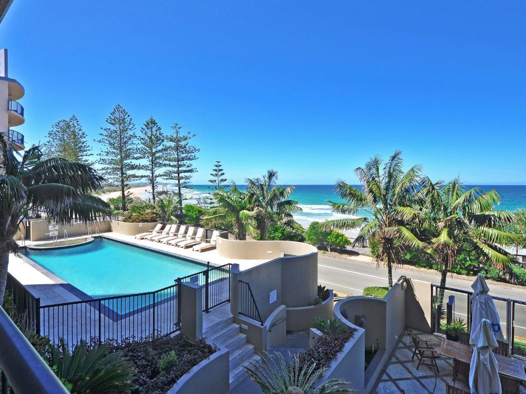 Clubb Coolum Beach Resort Sunshine Coast Esterno foto